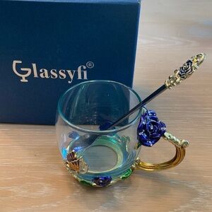 Glassyfi cup with gold colored handle, butterfly and flowers, includes spoon